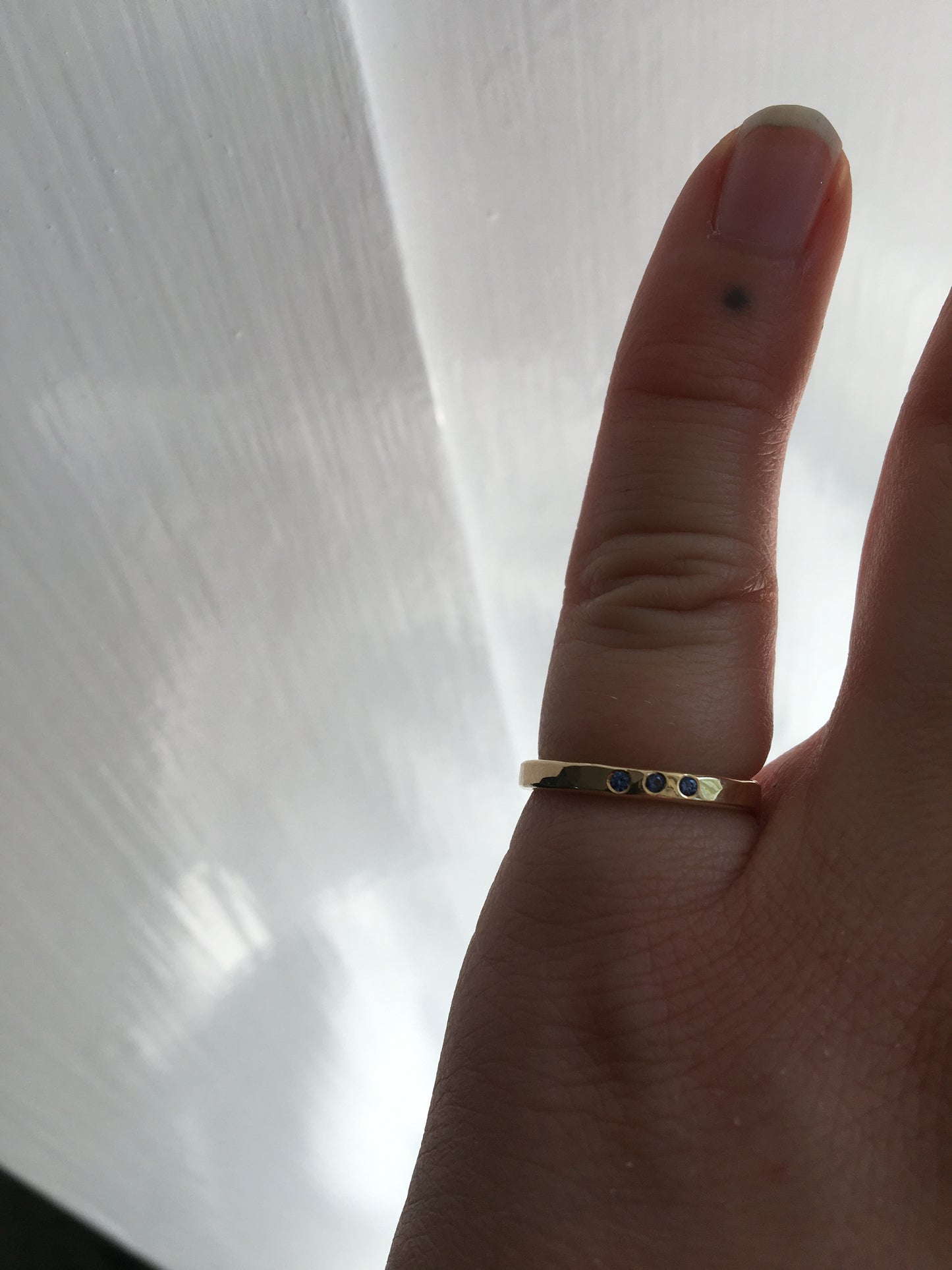 14k gold Hammered Thin Ring w. sapphires