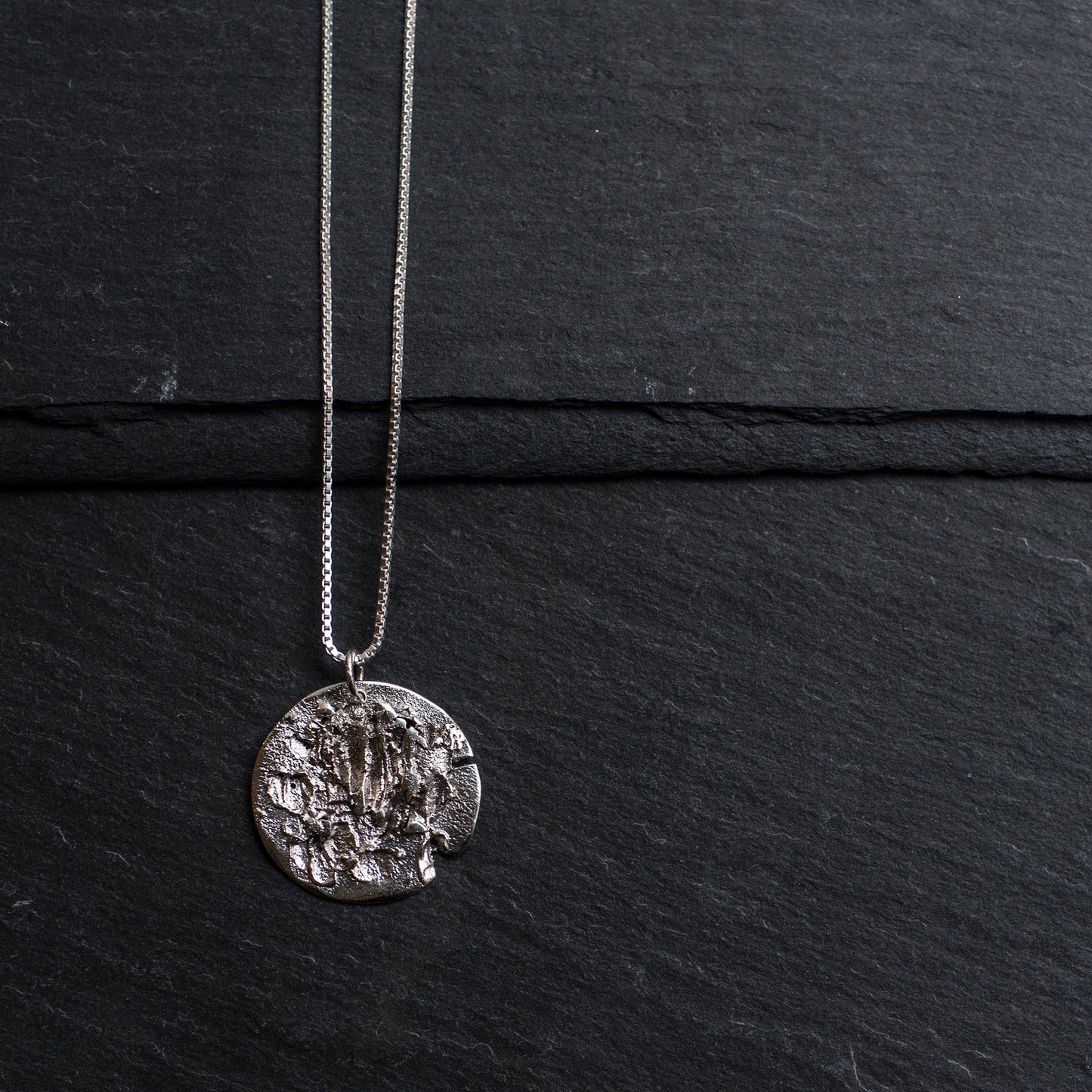 Mond Necklace