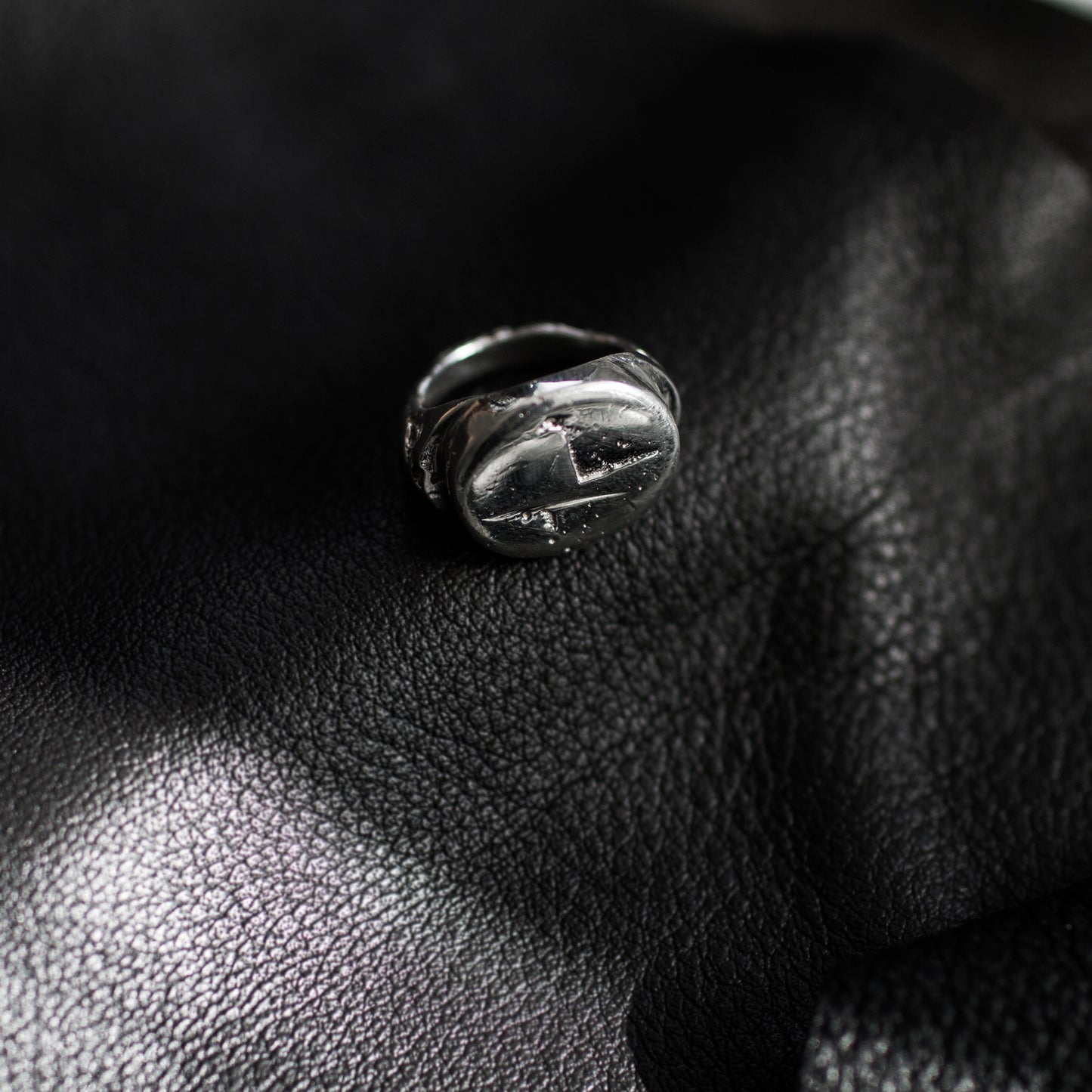 Moulded Round Signet Ring