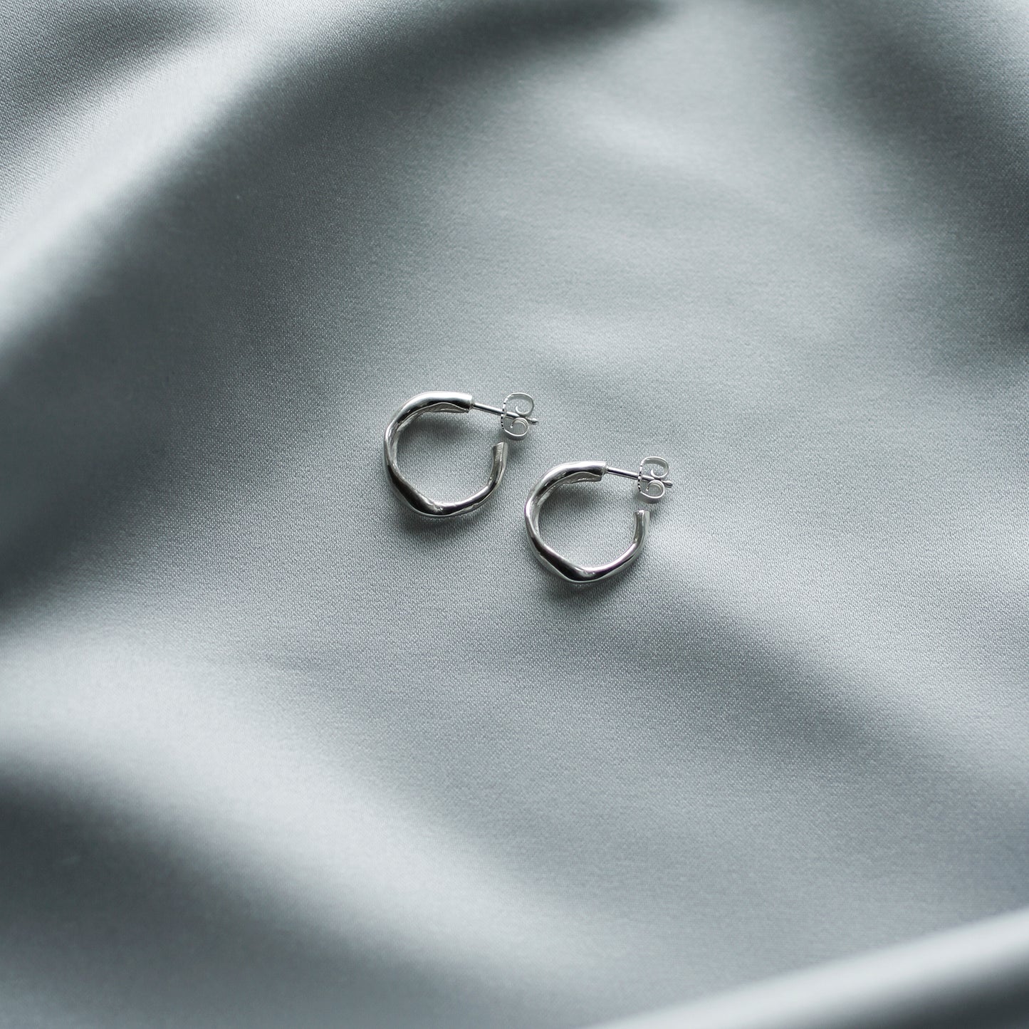 Sculptured Split Hoops