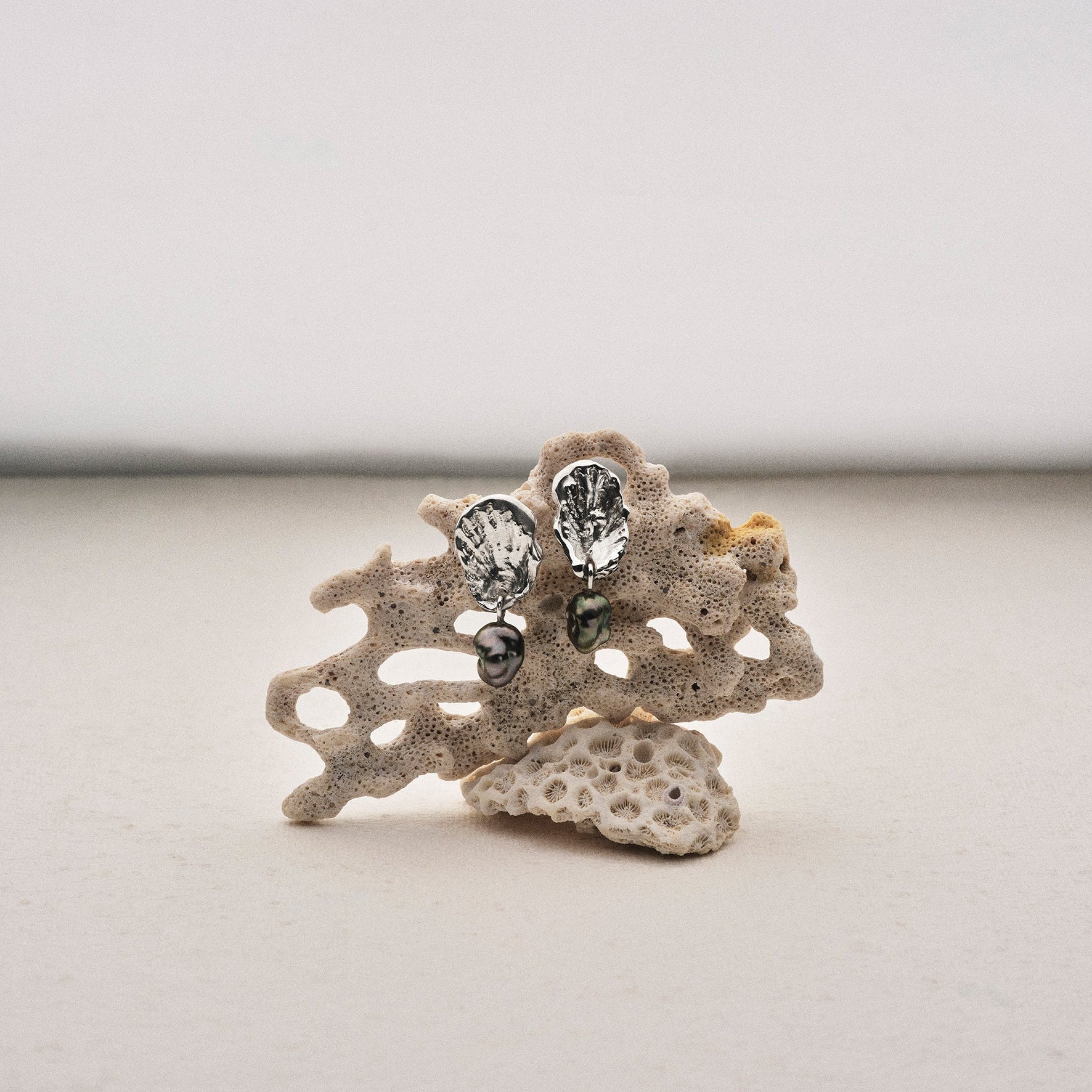 Shell Imprint with Tahiti Keshi Pearl