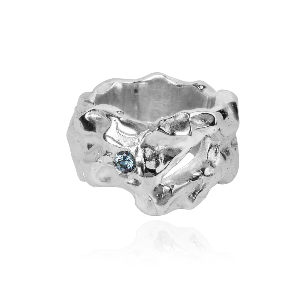 Peak Through Ring w. sapphire