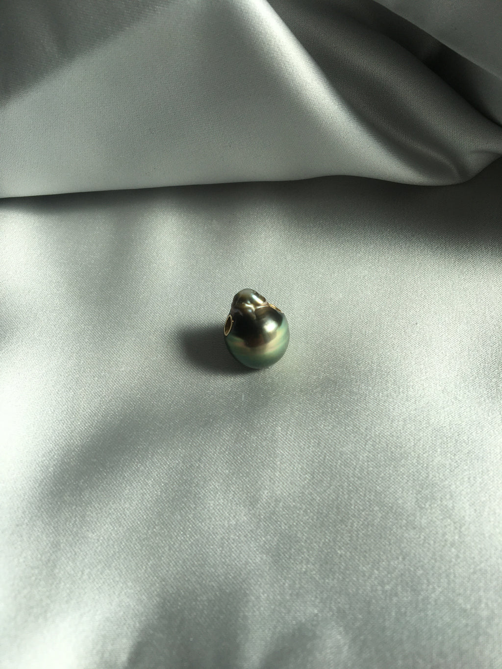 Baroque Tahiti Pearl w. 18k gold