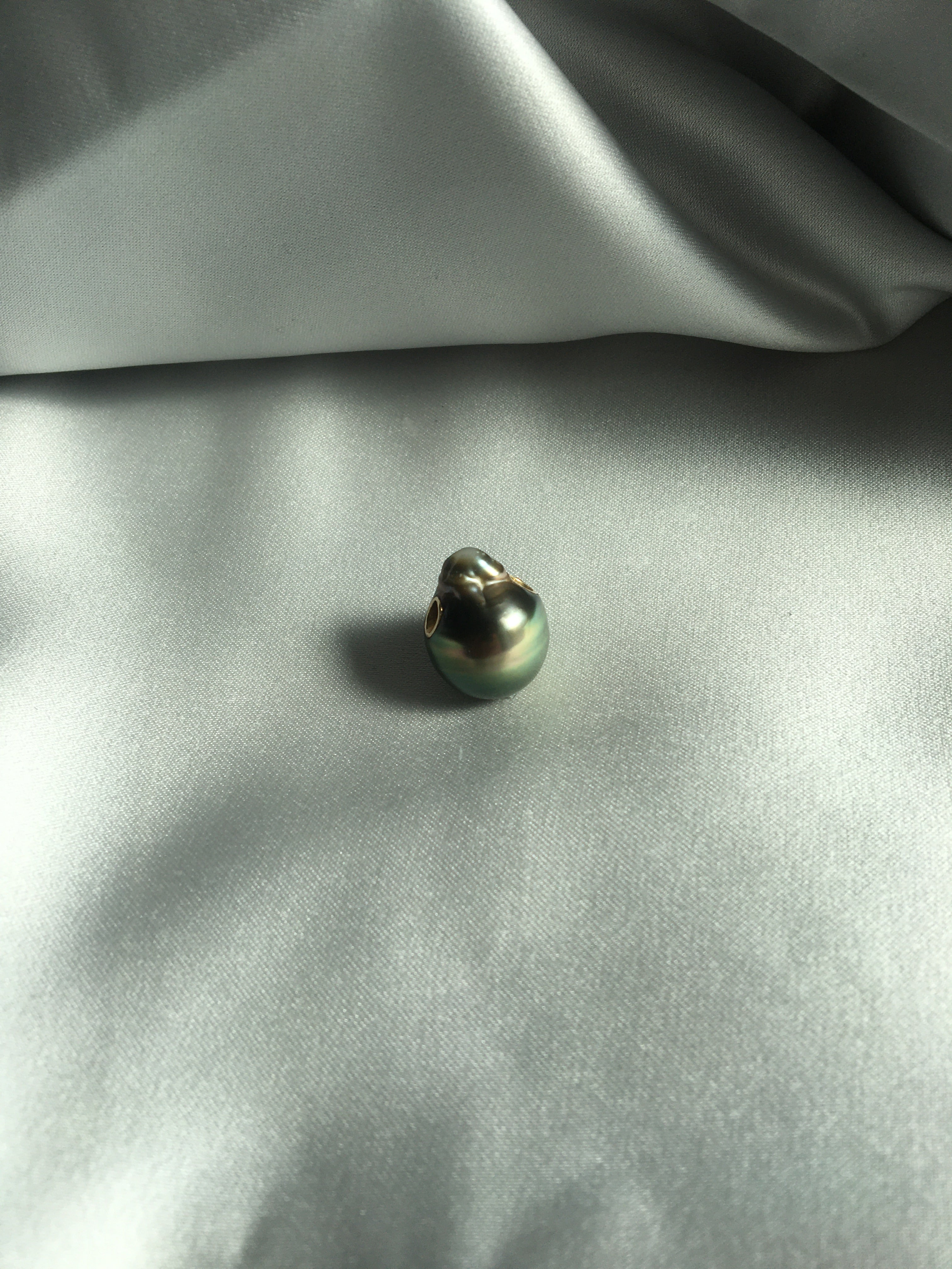 Baroque Tahiti Pearl w. 18k gold