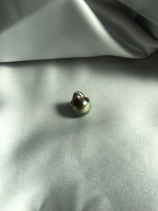 Baroque Tahiti Pearl w. 18k gold