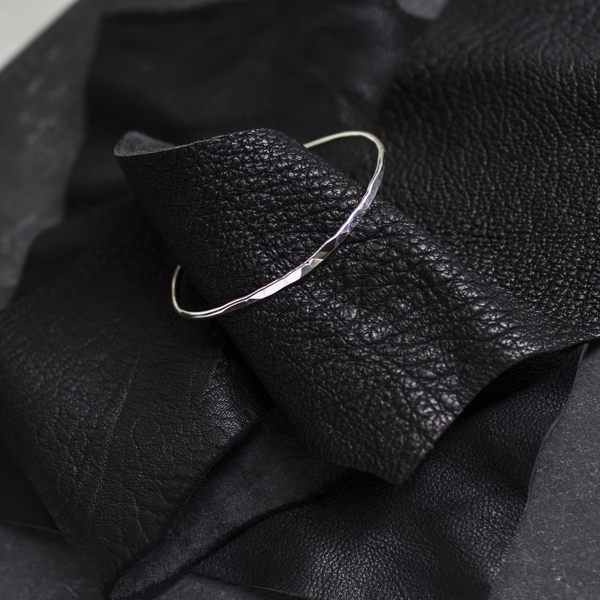 Onepoint Hammered Bracelet