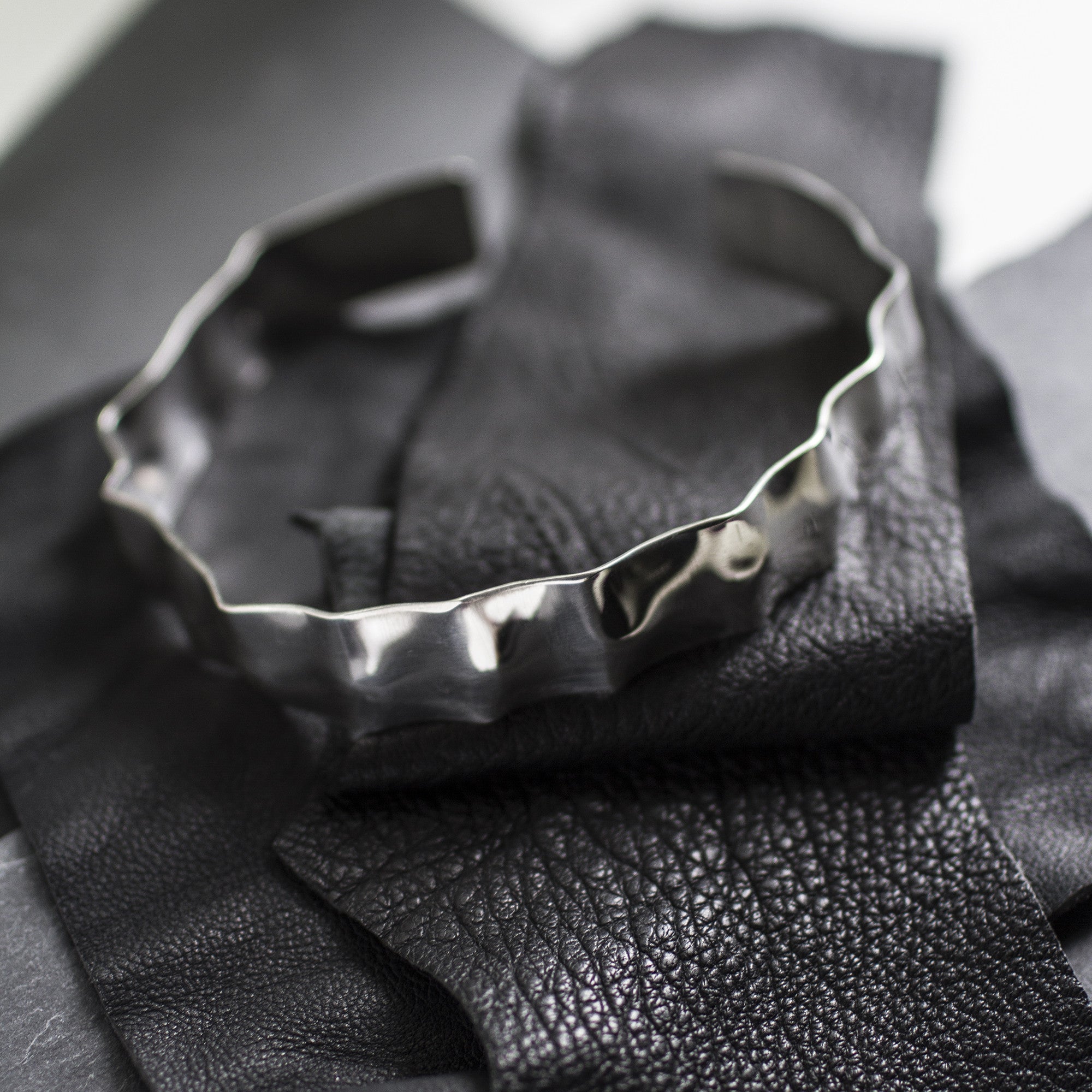Imperfection Choker Thin