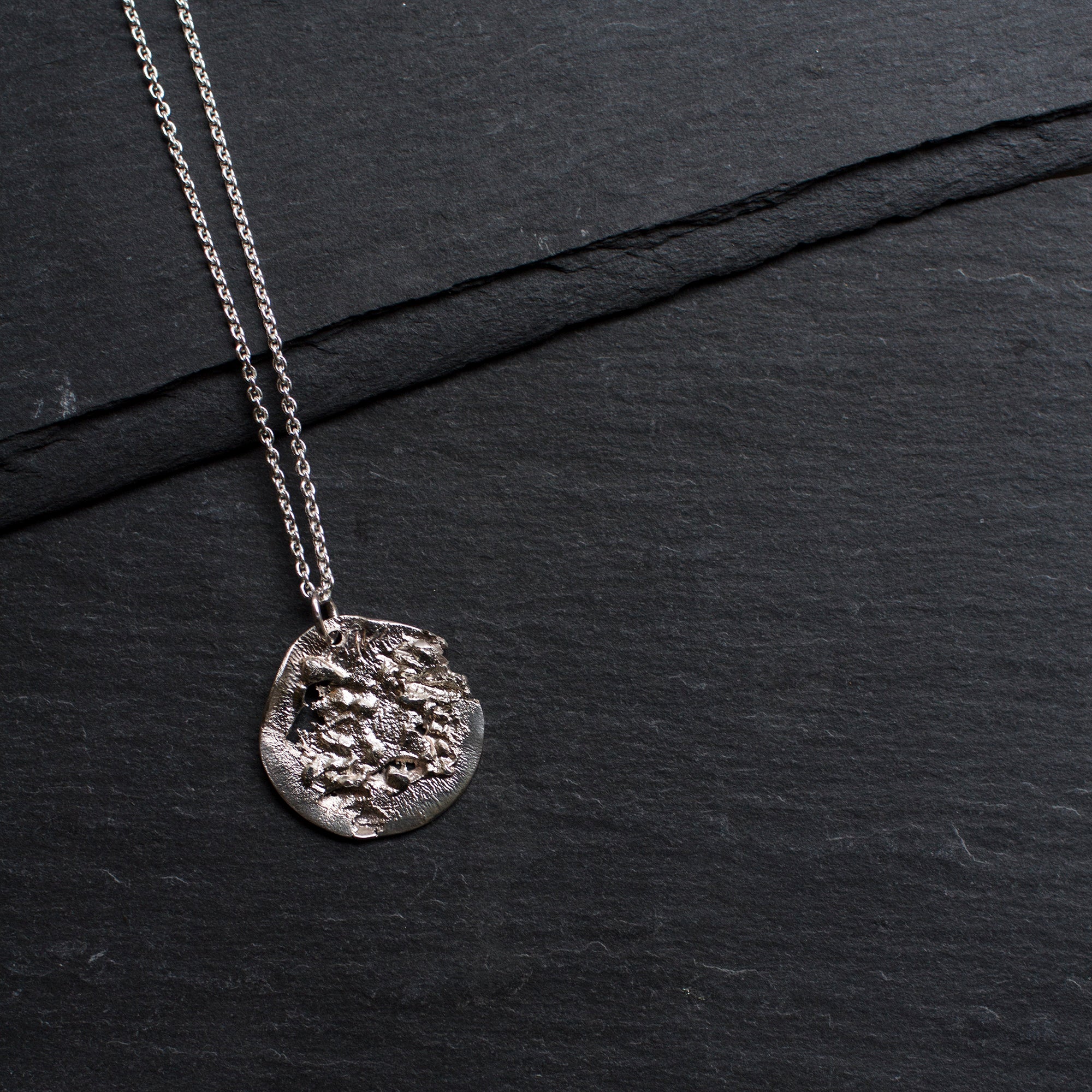 Mond Necklace