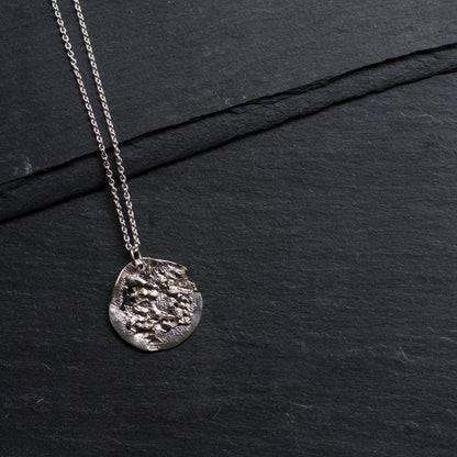 Mond Necklace