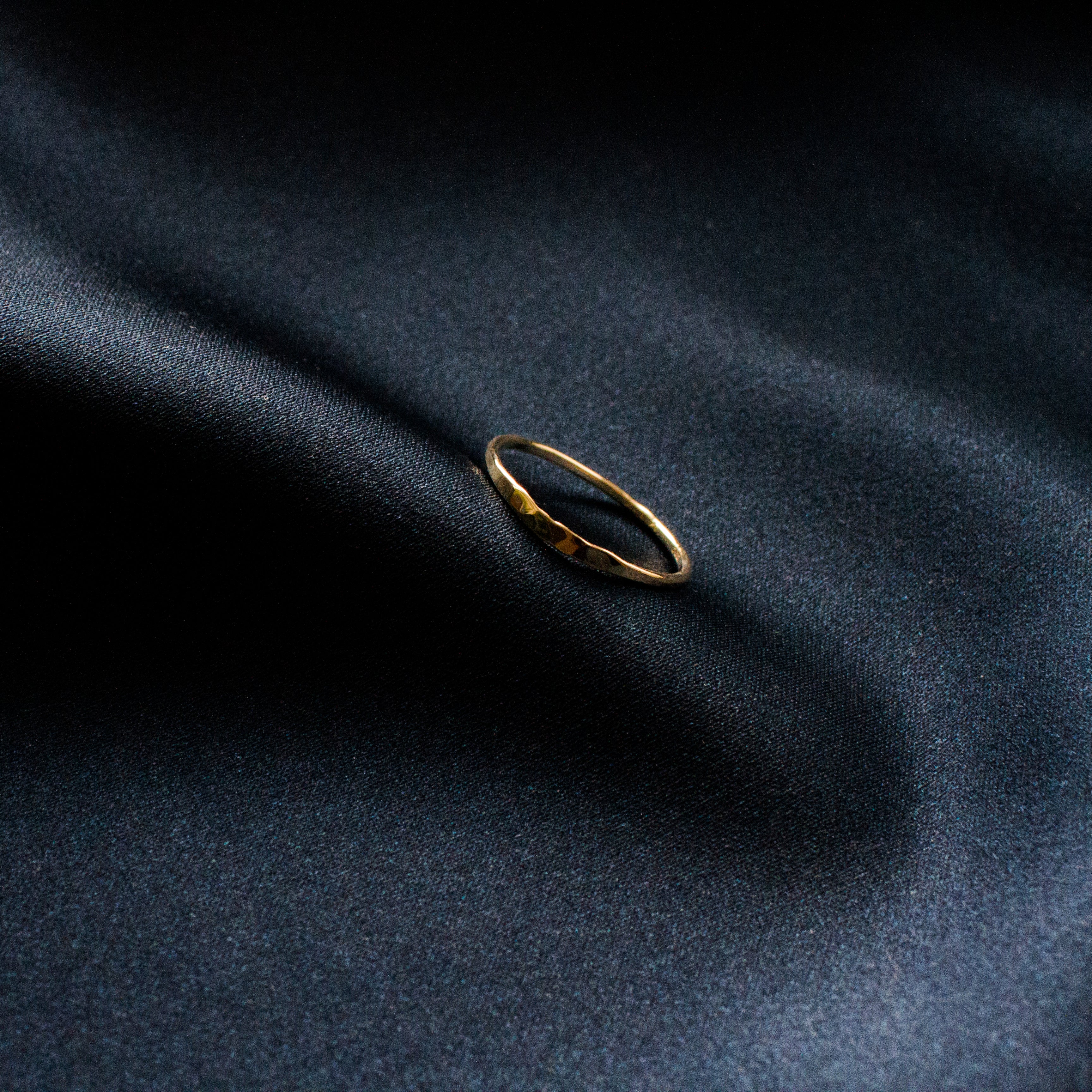 Onepoint Hammered Ring 14k gold