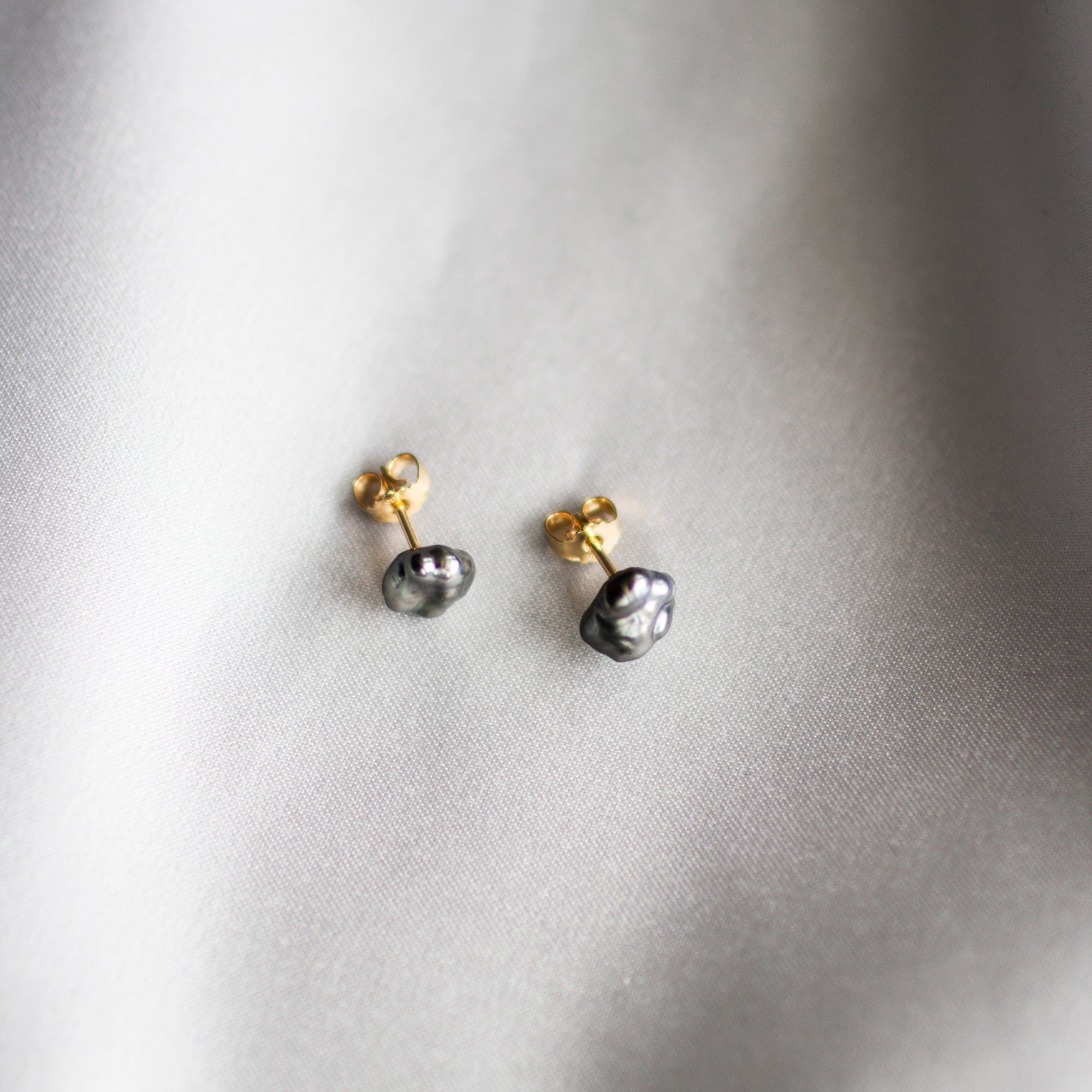 Keshi Pearl Earrings Gold