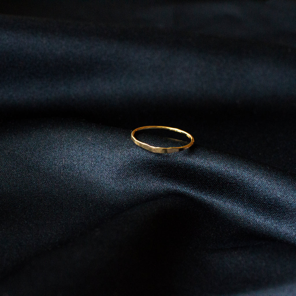 Onepoint Hammered Ring 14k gold