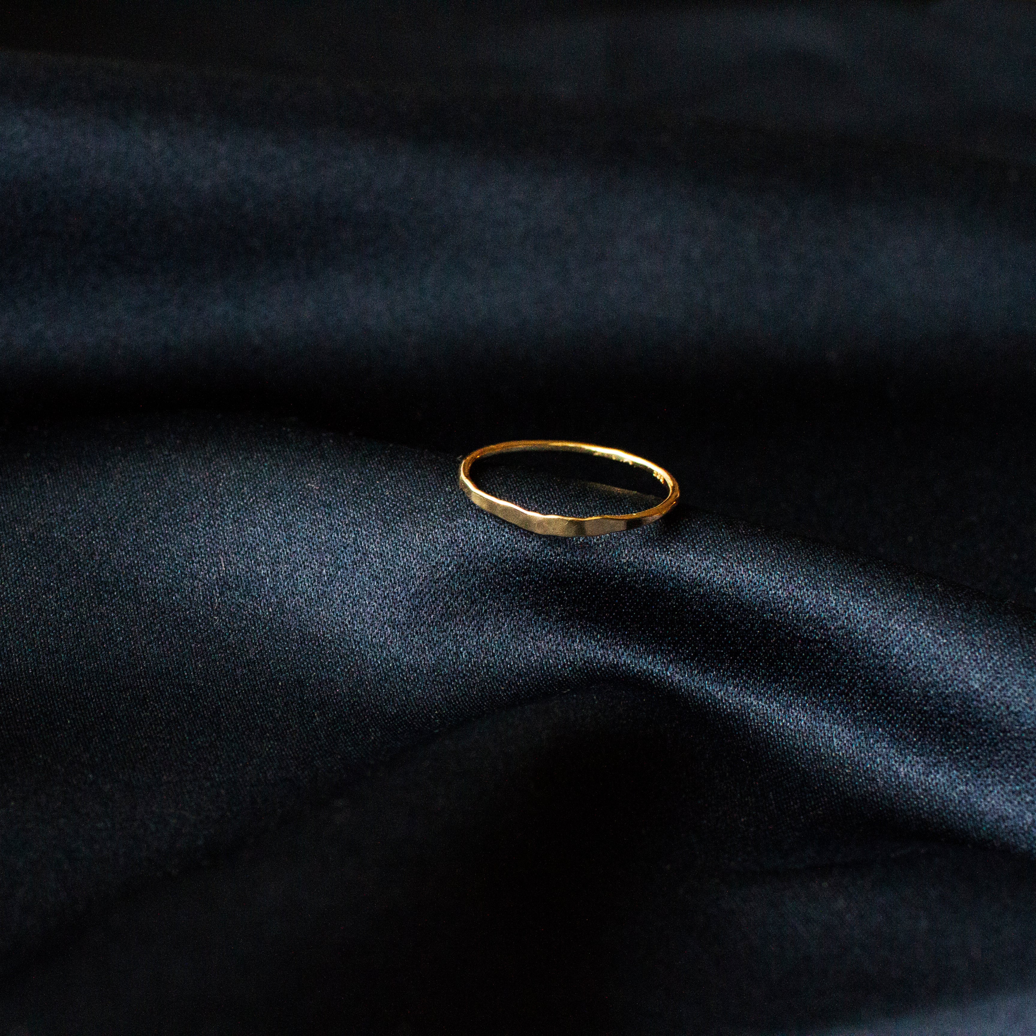 Onepoint Hammered Ring 14k gold