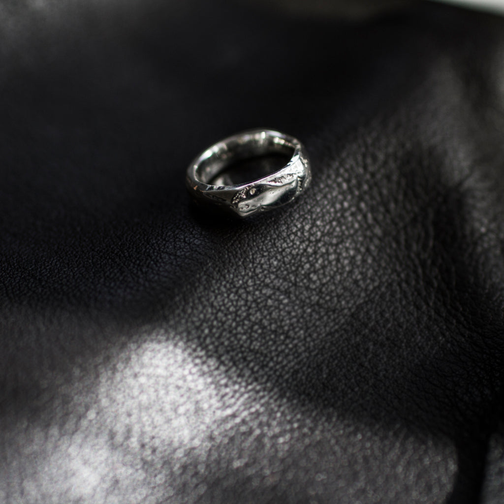 Moulded Thin Signet Ring