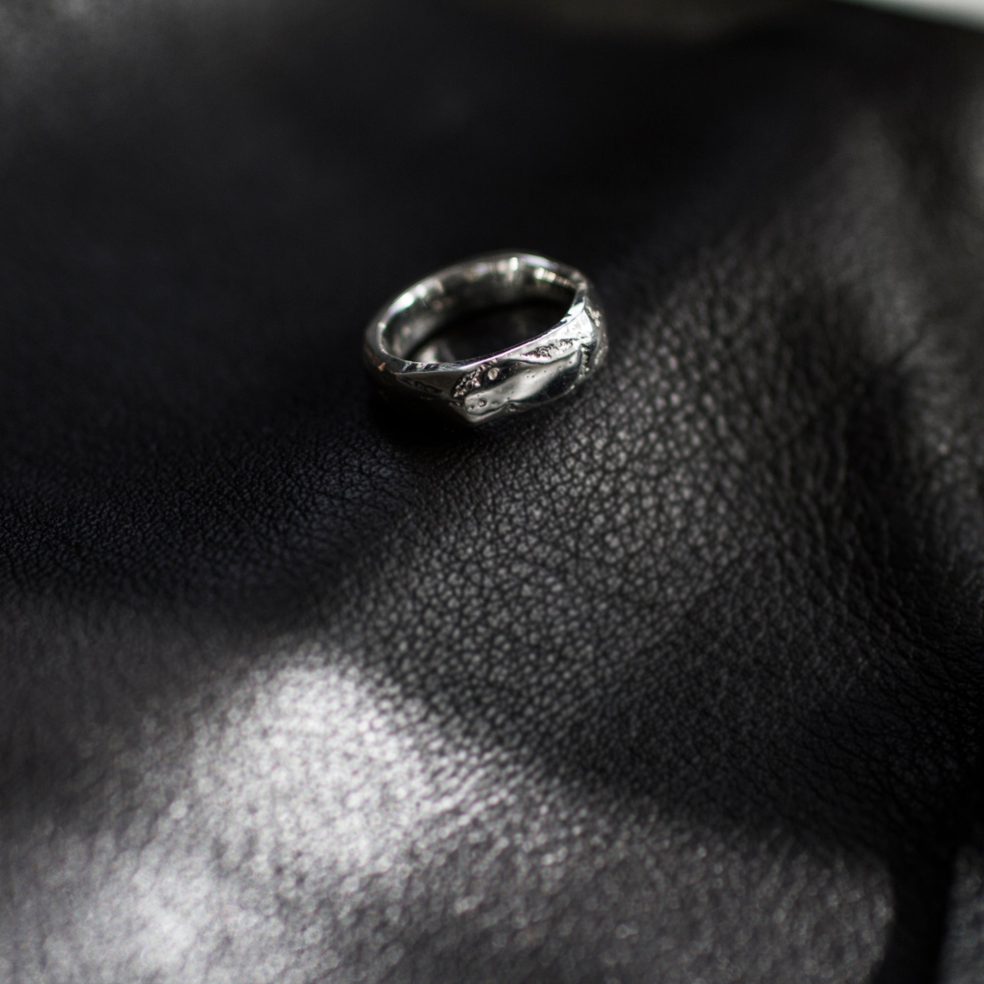 Moulded Thin Signet Ring