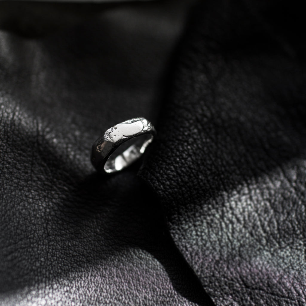 Moulded Thin Signet Ring