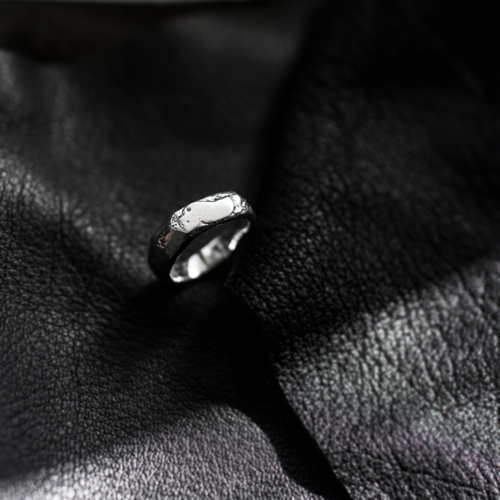 Moulded Thin Signet Ring