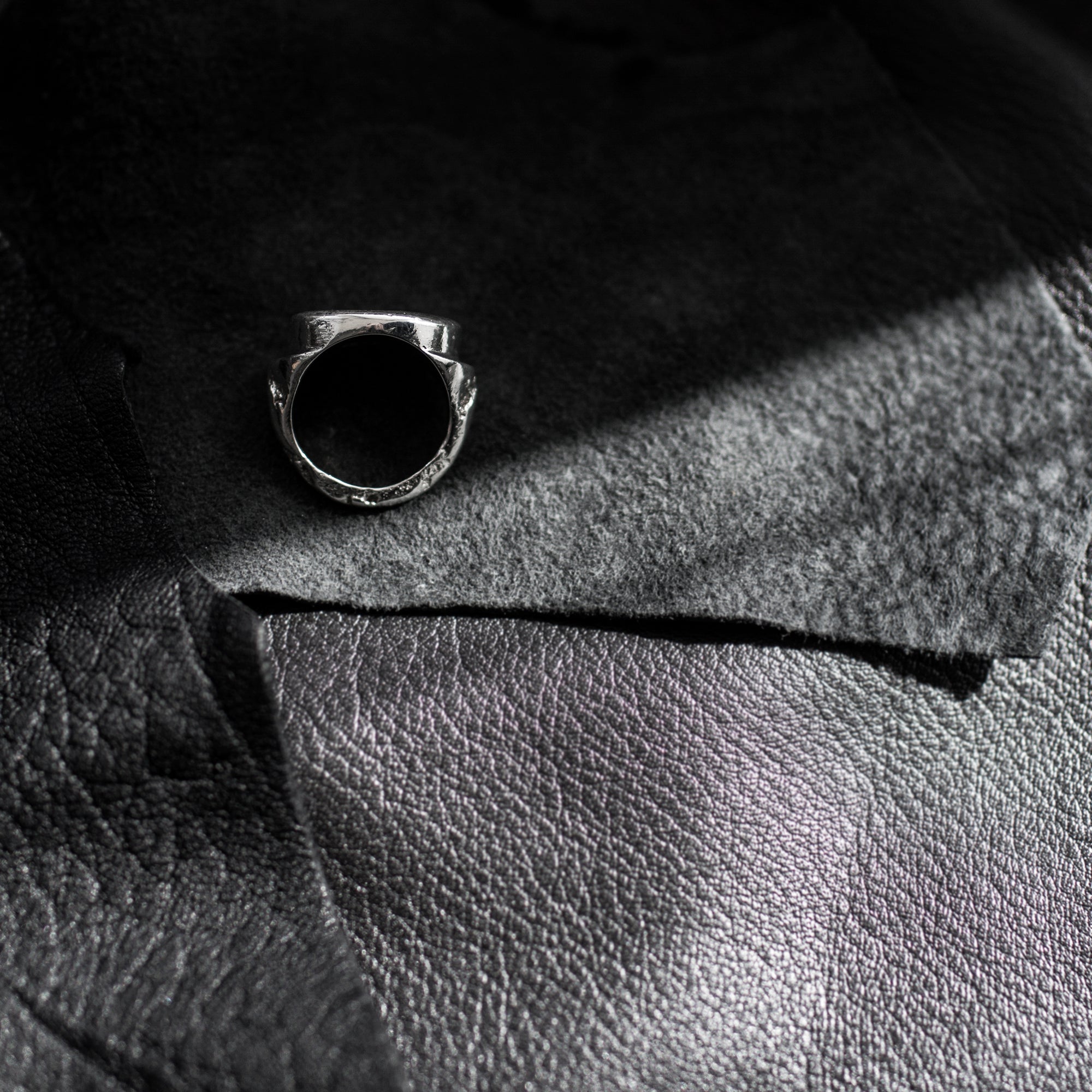 Moulded Round Signet Ring