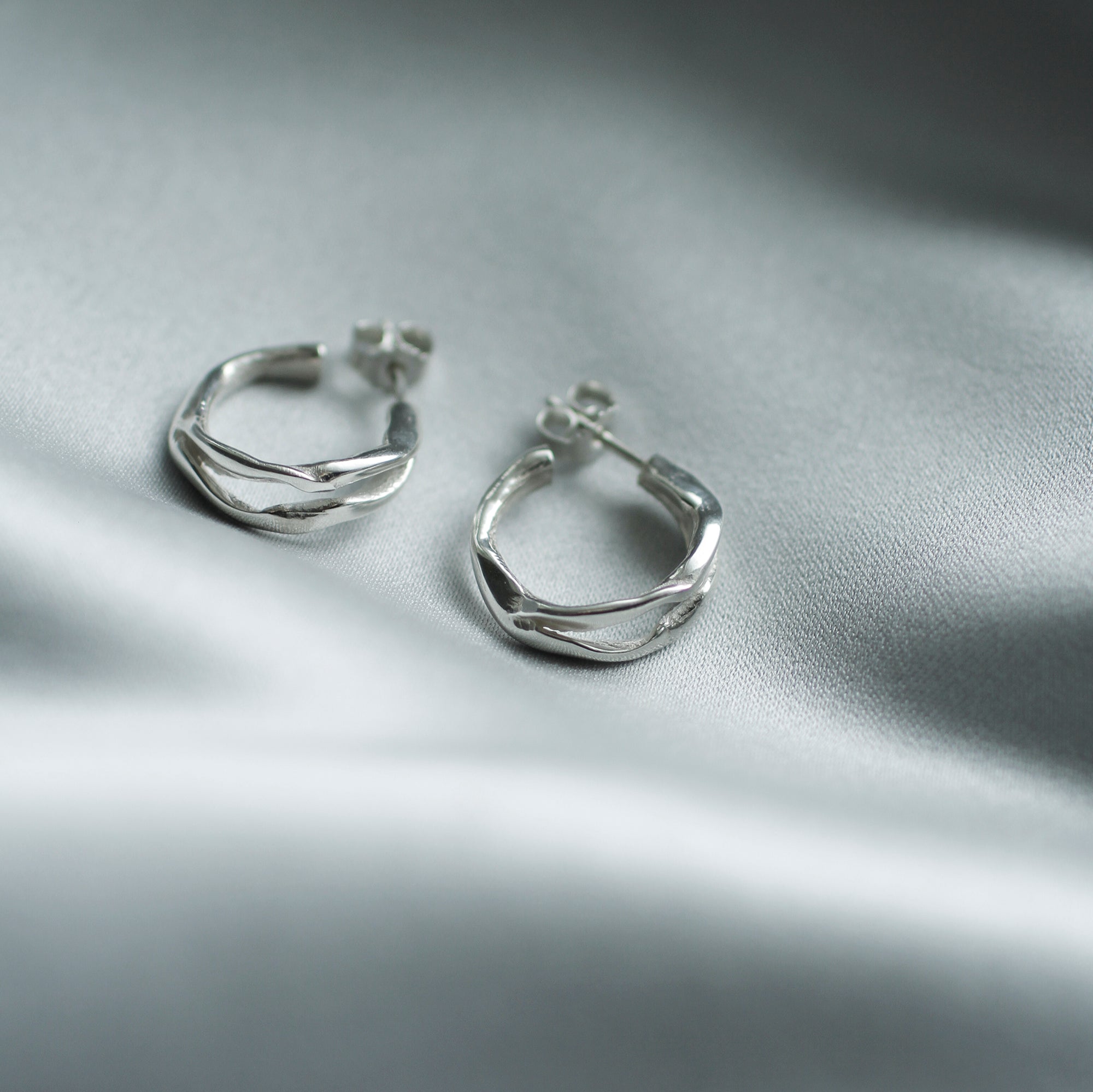 Sculptured Split Hoops