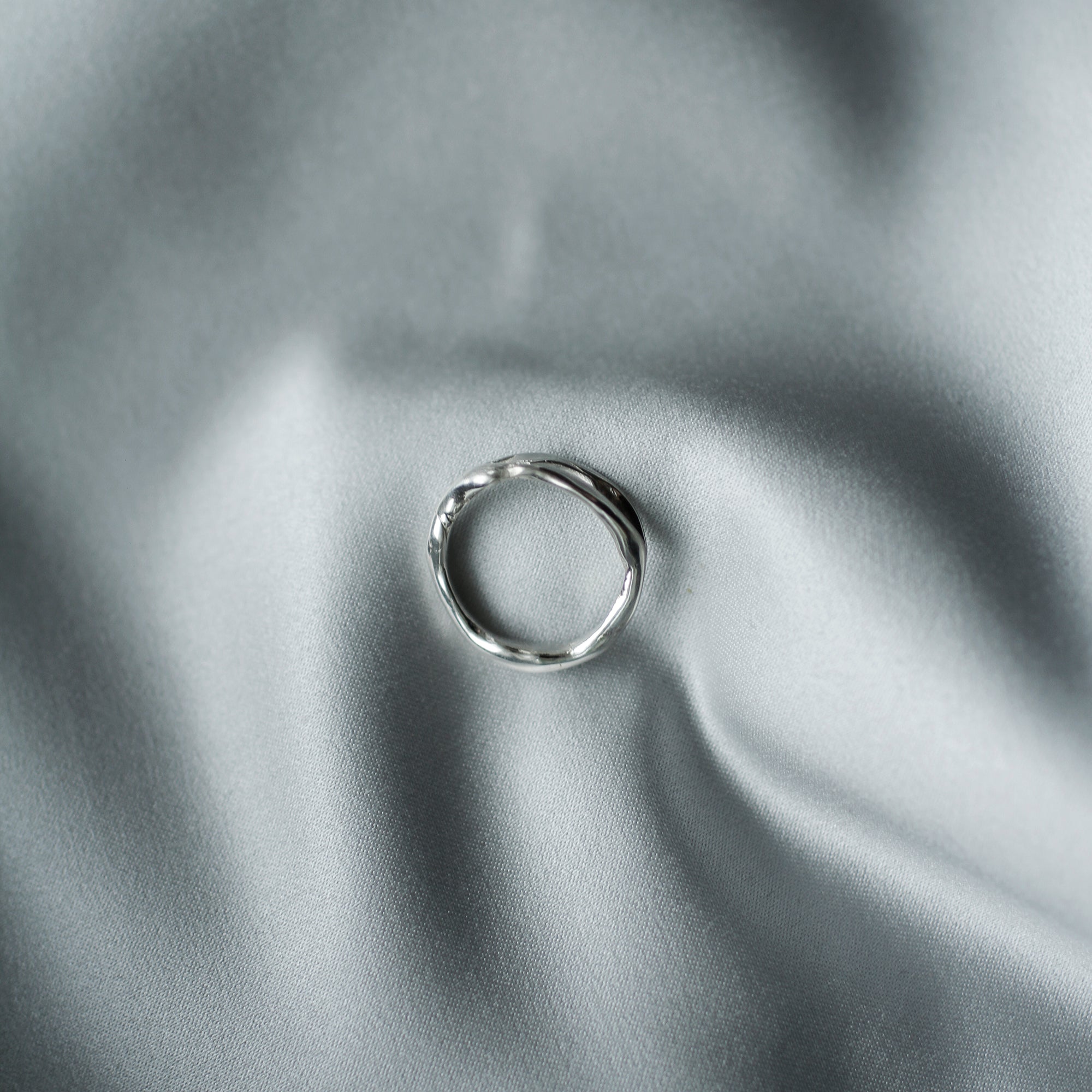 Sculptured Split Ring