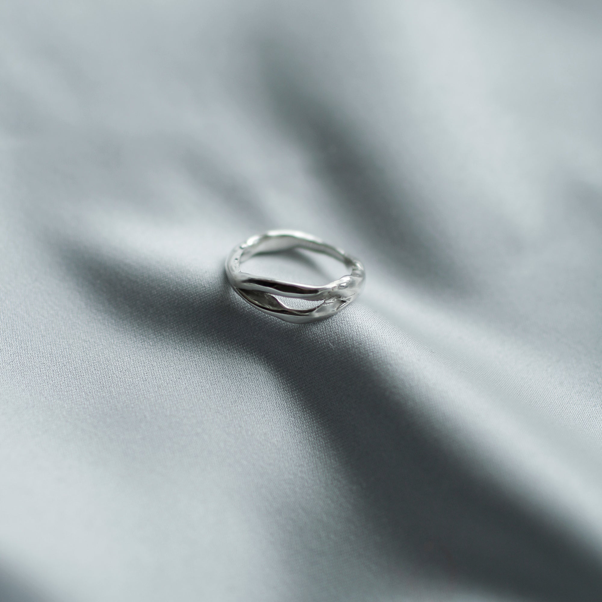 Sculptured Split Ring